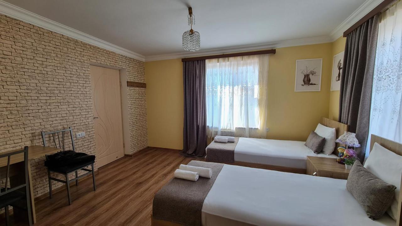 Seva Guesthouse And Cottages Byurakan Esterno foto