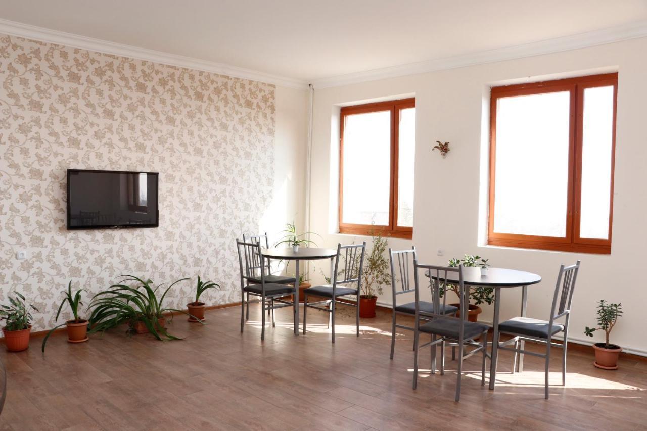 Seva Guesthouse And Cottages Byurakan Esterno foto